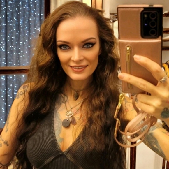 Meet Luna - Picture 4 of 16